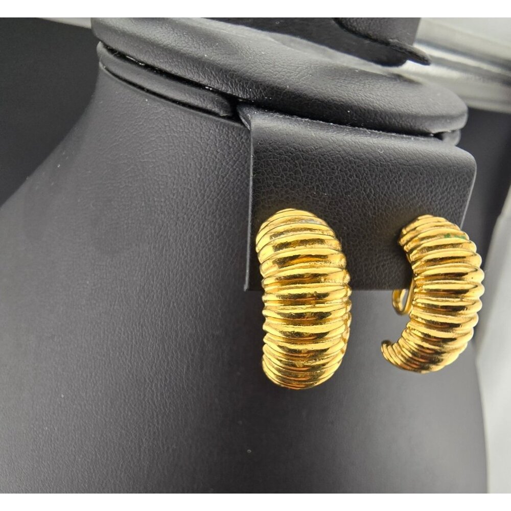 Vintage Gold-Tone Ribbed Shrimp Hoop Clip-On Earrings - Picture 3 of 8